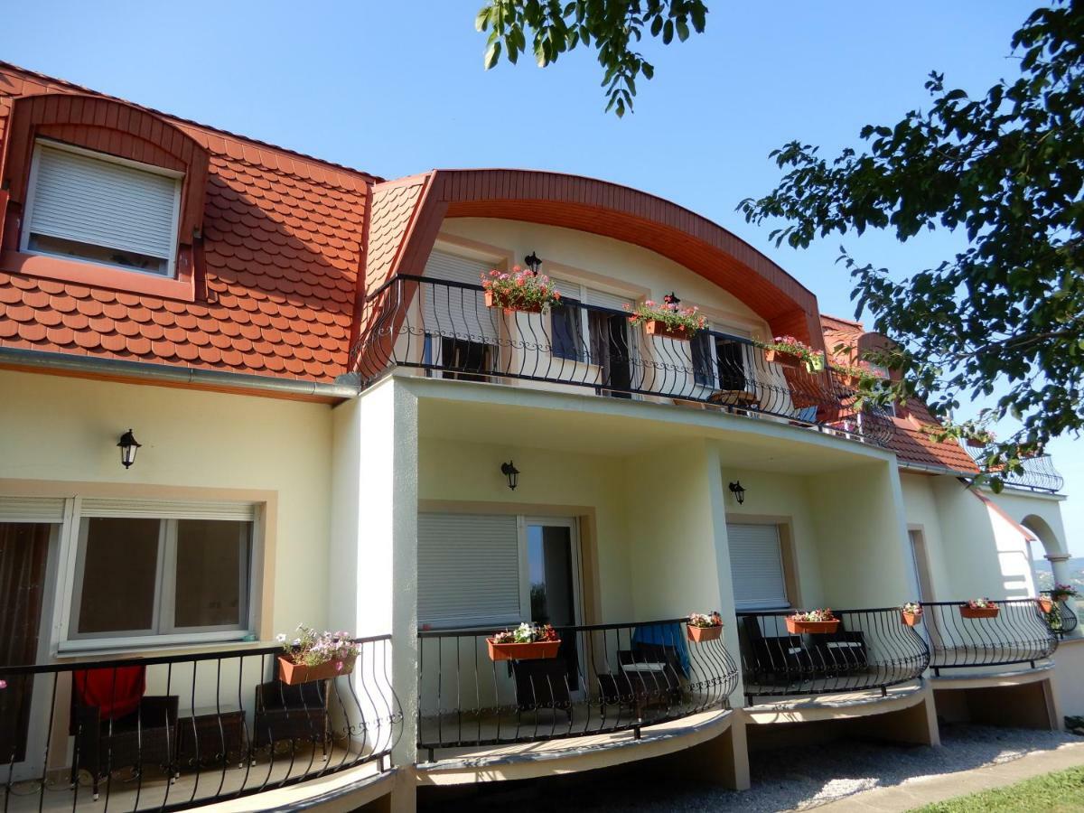 Gastehaus Stein Hotel Nemesbükk Exterior foto